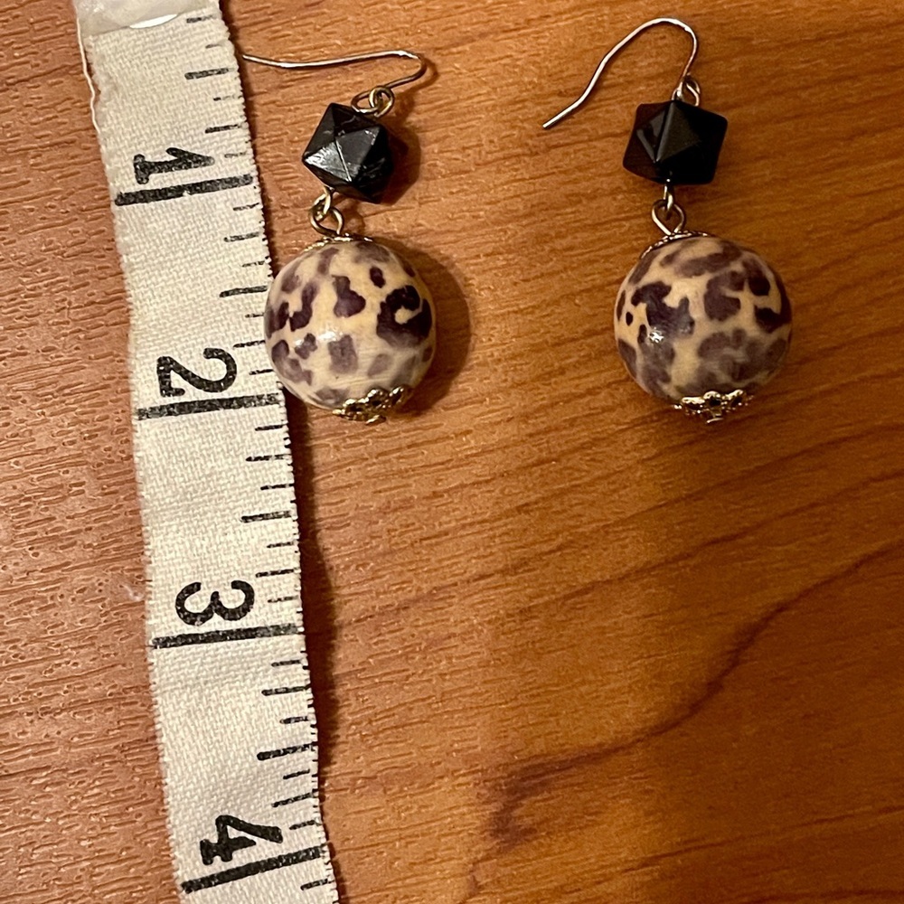 NWOT Leopard Print Beaded Earrings - Picture 5 of 9